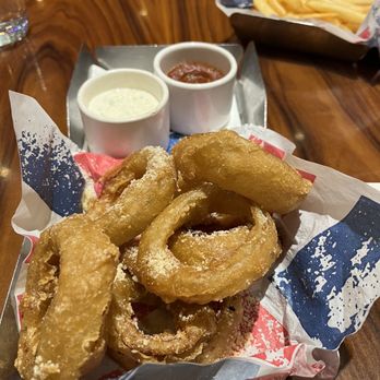 Gordon Ramsay Burger Las Vegas - Beer-battered Onion Rings - Burgers Near Me - Las Vegas, Nevada