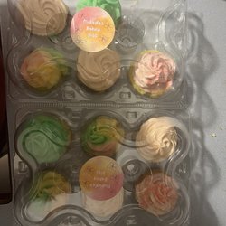 Makaylas Baking Bizz - 1 dozen mixed cupcakes