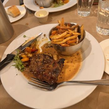 Le Paradis Brasserie Bistro - French Near Me - Toronto, Ontario Le Paradis Brasserie Bistro - French Near Me - Toronto, Ontario