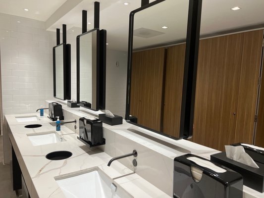 United Club (C74) by null
