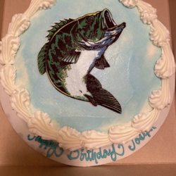 The Lovin'oven Bakery - Was supposed to have a hand drawn bass NOT a "edible image " an the Happy Birthday ON the cake