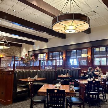 Weber Grill Restaurant - Interior - Barbeque Near Me - Schaumburg, Illinois