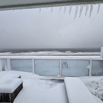 Blue - Inn On The Beach - Hear the crashing waves right from your back deck! - Hotels Near Me - Newbury, Massachusetts