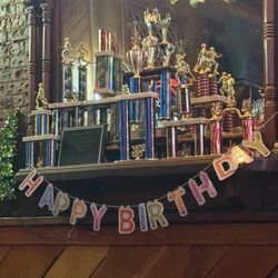 Don & Penny's Restaurant - Trophies and HB Banner