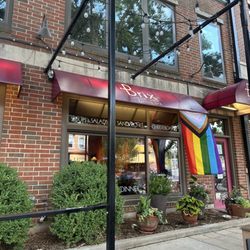 Brix Cheese Shop & Wine Bar - Outside seating