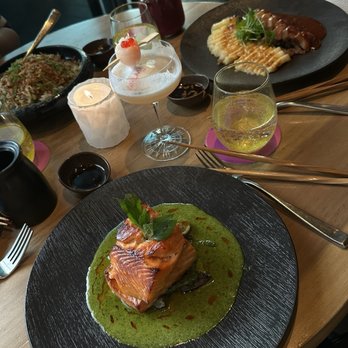 Ling Ling by Hakkasan - Salmon whit ginger glaze - Asian Fusion Near Me - México, D.F., DIF