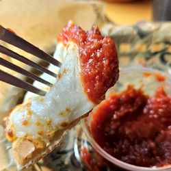 Roosters - Delicious chest garlic bread with hot marinara