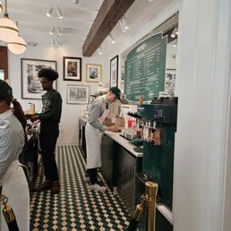 quite the busy morning at ralph's coffee next to ralph lauren on a weekend... quite the busy morning at ralph's coffee next to ralph lauren on a weekend...