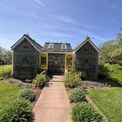 Les Maisons de Bouteilles The Bottle Houses