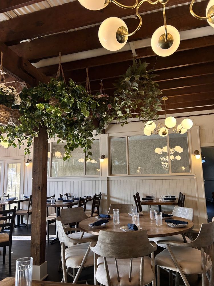 CHARLIE’S PLACE Updated October 2024 14 Photos & 18 Reviews 18