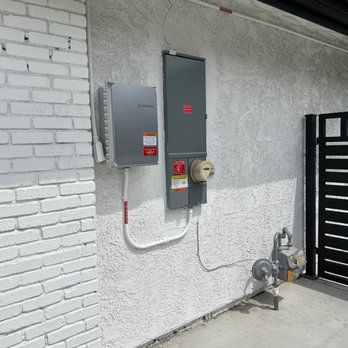 Flagstar Energy - Main panel upgrade installed cleanly next to the Enphase combiner box. Can see the stucco wasn't blended exactly perfect! - Solar Installation Near Me - San Diego, California Flagstar Energy - Main panel upgrade installed cleanly next to the Enphase combiner box. Can see the stucco wasn't blended exactly perfect! - Solar Installation Near Me - San Diego, California