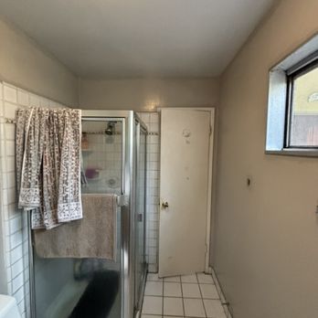 Paradise Painters - After photo. Didn't paint door. - Painters Near Me Paradise Painters - After photo. Didn't paint door. - Painters Near Me