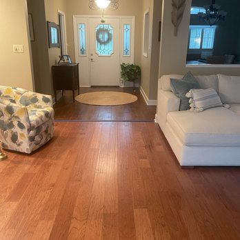 50Floor - My original floor on the 7/22/24top of picture, 50floor on the bottom. Not even close to matching - Flooring Near Me - Tampa, Florida