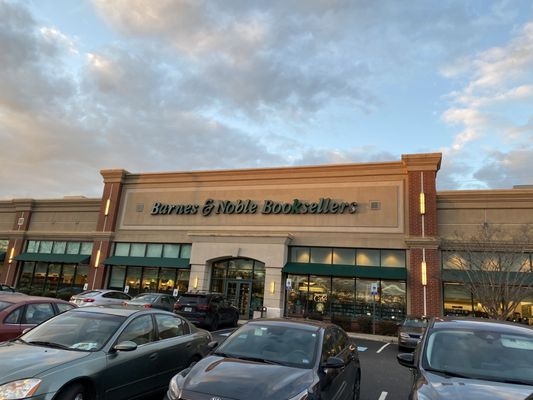 BARNES NOBLE Updated December 2025 48 Photos 34 Reviews 12170