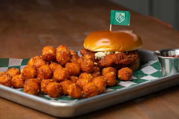 Fairway Social Trilith by null