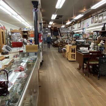 Sissy's Attic - Walking towards the back feb 2021 - Antiques Near Me - Marysville, California Sissy's Attic - Walking towards the back feb 2021 - Antiques Near Me - Marysville, California