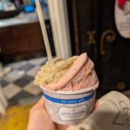 Pistachio and strawberry gelato- divine combo!!!