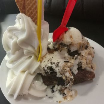 Heladería Esther - Brownie con helado a elección + ddl + candy - Ice Cream & Frozen Yogurt Near Me - Rosario, C