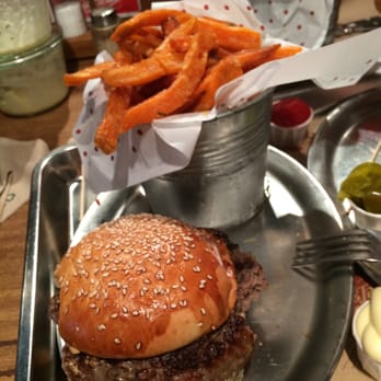What's Beef - Sweet potato fries and burger - American Near Me - Dusseldorf, NW What's Beef - Sweet potato fries and burger - American Near Me - Dusseldorf, NW