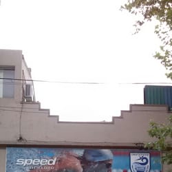 Instituto de Natación y Deportes - La fachada.
