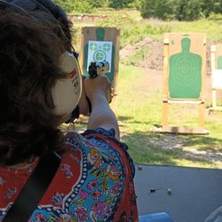 Blackwood Gun Club - Veronica from Mexico, first time shooting.