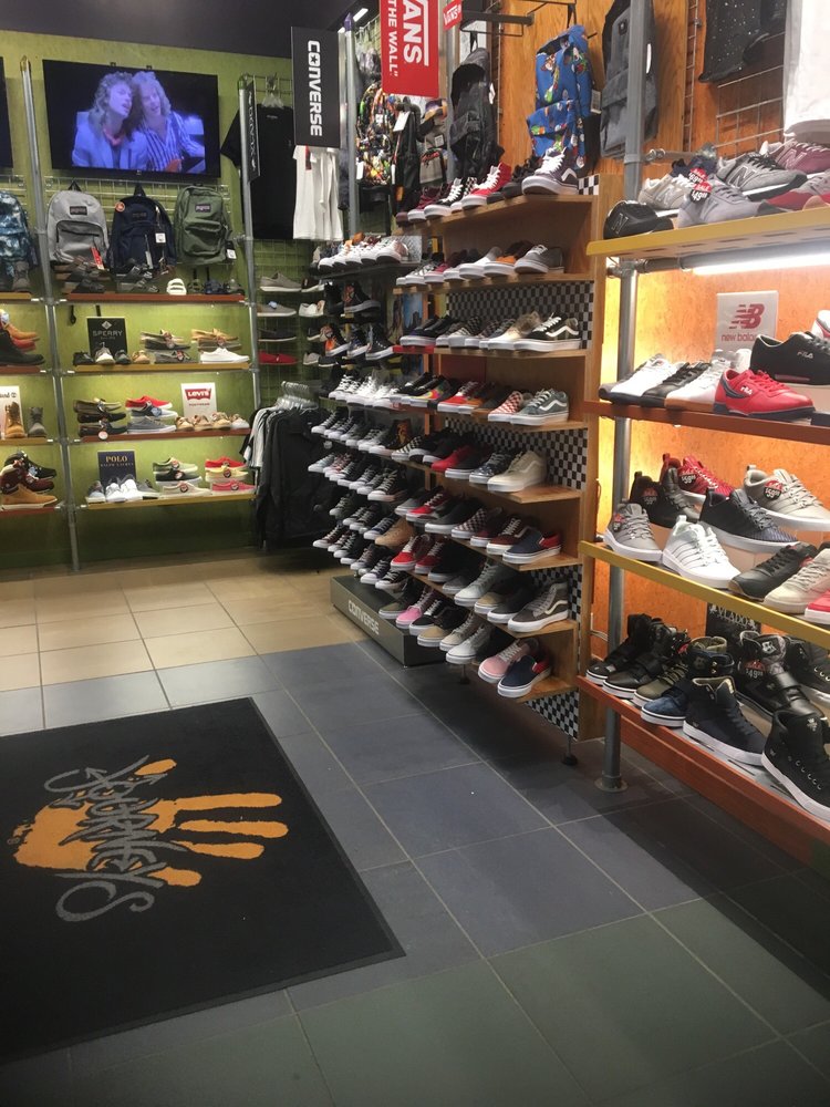 JOURNEYS Updated June 2024 578 Great Northern Blvd, North Olmsted, Ohio Shoe Stores