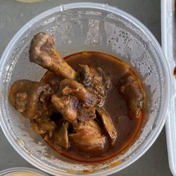Fari's Diner - Pollo guisado (so good! those are legs sticking up)