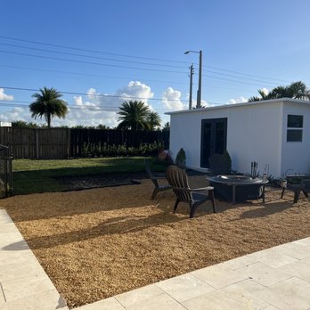 Vidal's Lawn Service - Back yard grass and gravel - Landscaping Near Me Vidal's Lawn Service - Back yard grass and gravel - Landscaping Near Me