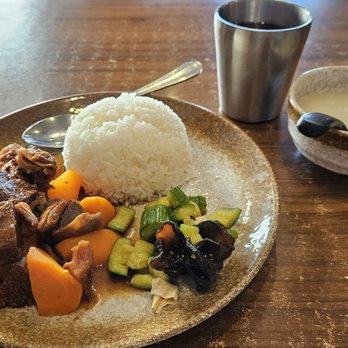 Yummy Hainan Chicken - Expected beef tendon but not so much of it. Also, didn't care for the meat being more sweet than savory - Hainan Near Me - Dublin, California