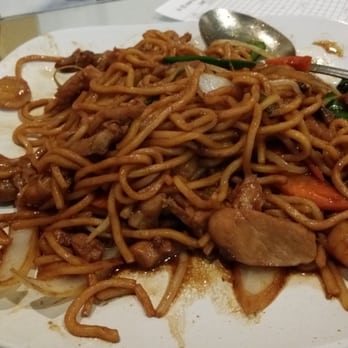 Lam’s Garden - Chicken Lo mein, good for two people. - Dim Sum Near Me - Orlando, Florida Lam’s Garden - Chicken Lo mein, good for two people. - Dim Sum Near Me - Orlando, Florida