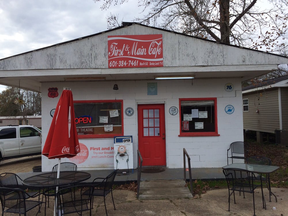 First & Main Cafe Logo