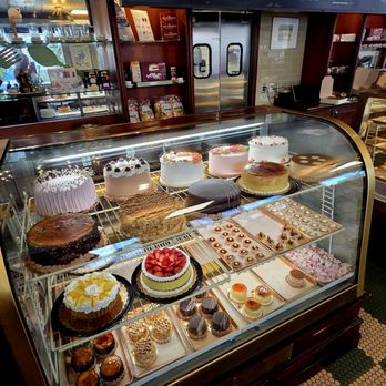Versailles Bakery - Cake display - Bakeries Near Me - Miami, Florida
