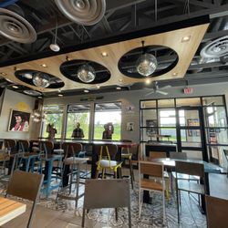 Raising Cane's Chicken Fingers - Interior seating