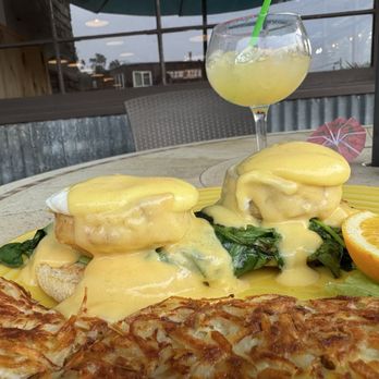 Cambria Mimosas - Eggs Sardou. Like an eggs Benedict but with HEALTHY pieces of artichoke hearts and spinach. EXCELLENT - American Near Me - Cambria, California