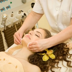 A Medical Spa At Rizzieri - Working with a customer