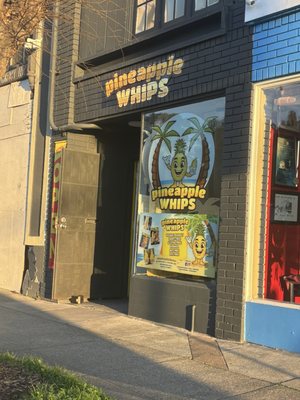 pineappleWHIPS by null