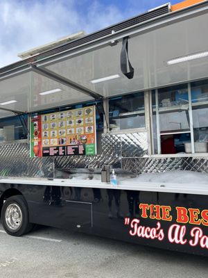 Leo’s Tacos Truck by null
