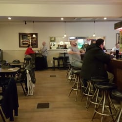 Albert's Lounge - Bar area
