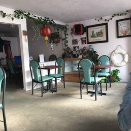 The decor here is completely confusing. A lighthouse cafe should scream seafood, not Chinese restaurant.