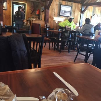 Al's Seafood - Spacious dining room. - Seafood Near Me - North Hampton, New Hampshire