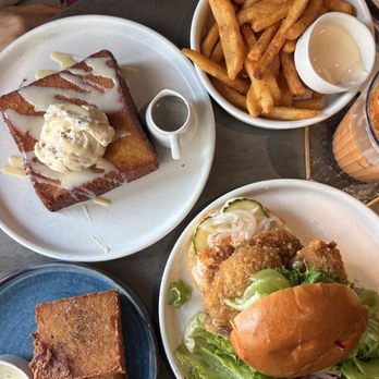 Comma Café - Spread - Breakfast & Brunch Near Me - Hamilton, Ontario