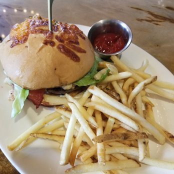 Corner Restaurant - Corner burger - Bars Near Me - Austin, Texas