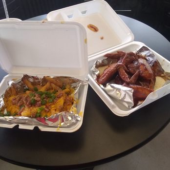Big Mama's Bbq Express - Loaded cooter fries, snoots and wings combo - Barbeque Near Me - East St. Louis, Illinois Big Mama's Bbq Express - Loaded cooter fries, snoots and wings combo - Barbeque Near Me - East St. Louis, Illinois
