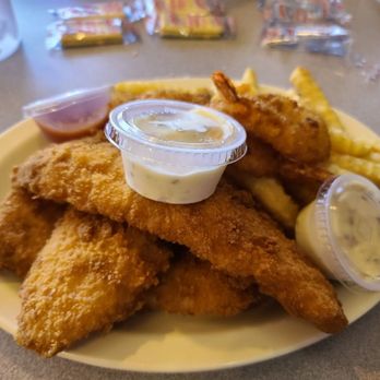 Copper Kettle - Fish Platter. All excellent especially the catfish! - American Near Me - Charlestown, Indiana