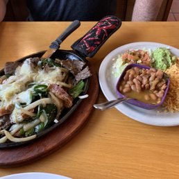Steak con rajas. (Beef fajita, pepper, onions, bacon and cheese) so good! Steak con rajas. (Beef fajita, pepper, onions, bacon and cheese) so good!