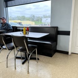 Legacy Eatery - Simple seating