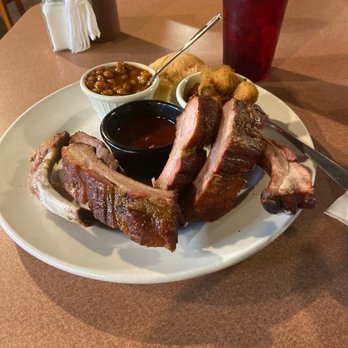 Arnolds BAR-B-QUE & Grill - Ribs , bake beans and okra - Barbeque Near Me - Memphis, Tennessee
