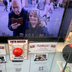 Foto-Söhn - Kamera im Schaufenster.  Camera in the shop window.