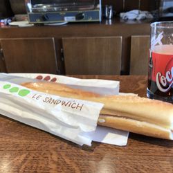 Au Pèlerin - Jambon et fromage avec Coca-Cola Zero.
