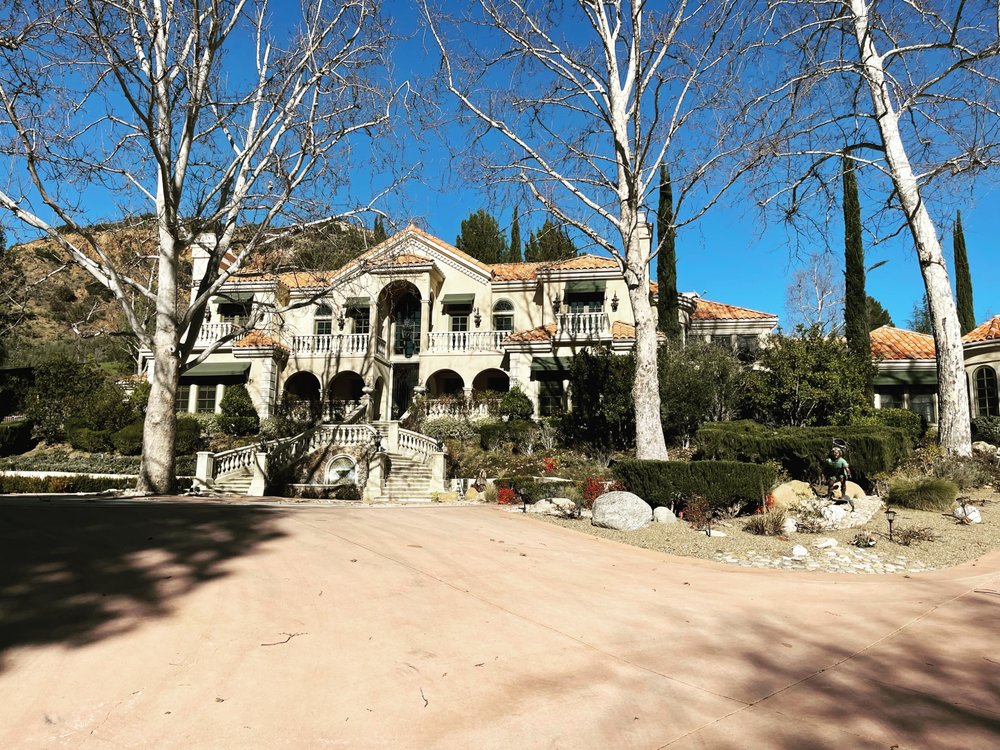 MILLION DOLLAR ESTATE SALES Updated October 2024 27 Photos 11693